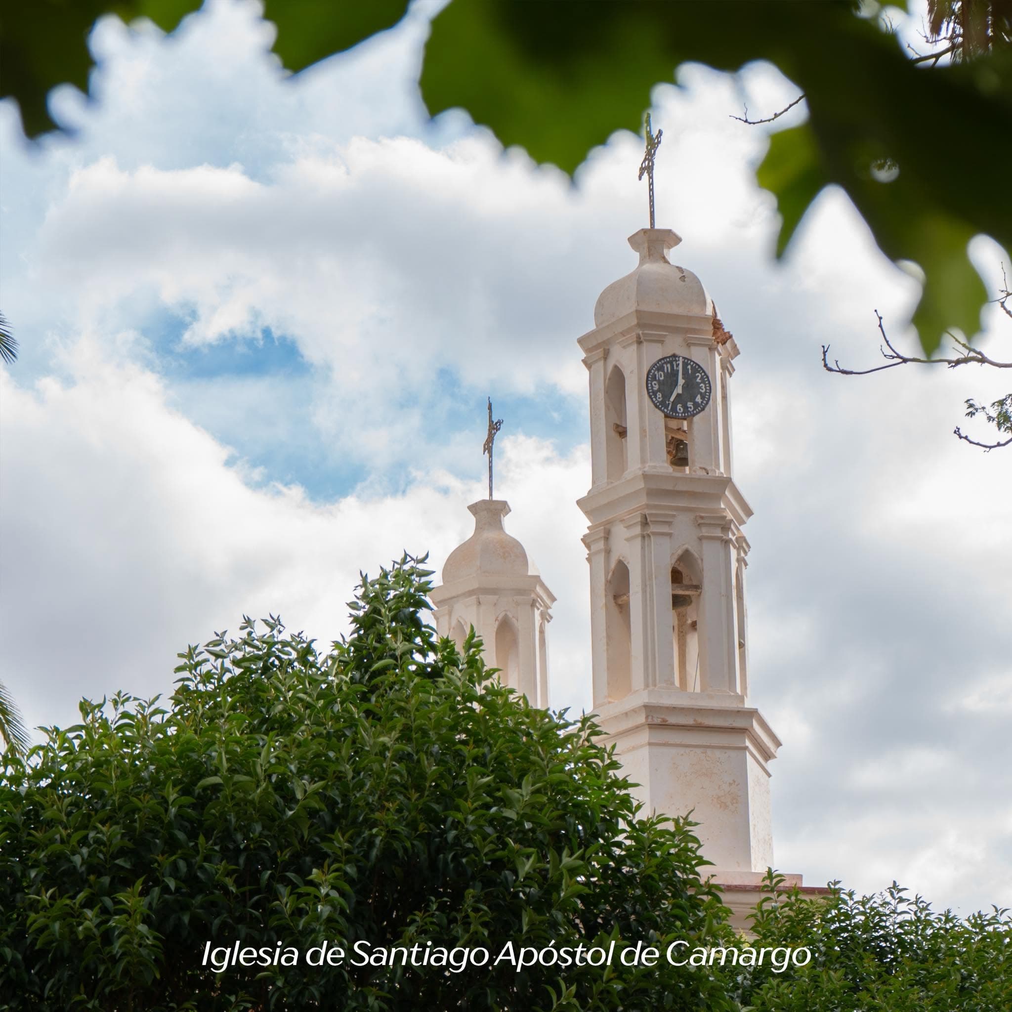 Iglesia de Santiago Apóstol: Un punto clásico de Camargo para recorrer desde el centro.